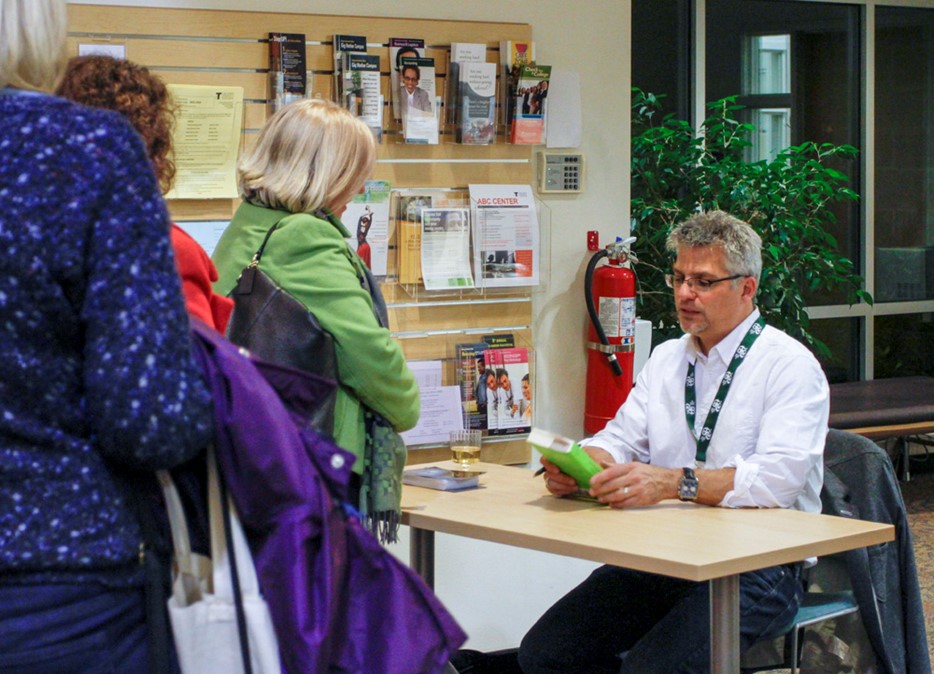 2015 keynote speaker signing books